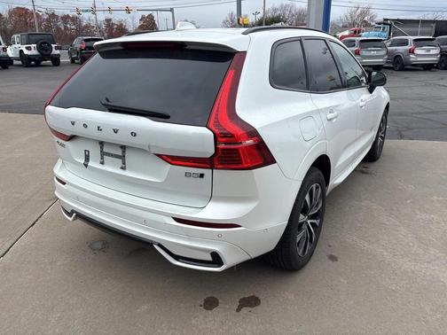 2025 Volvo XC60 B5 Plus