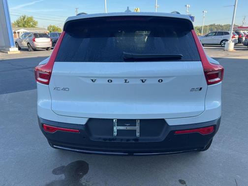 2026 Volvo XC40 B5 Plus