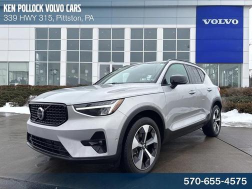 2023 Volvo XC40 B5 Plus Dark Theme