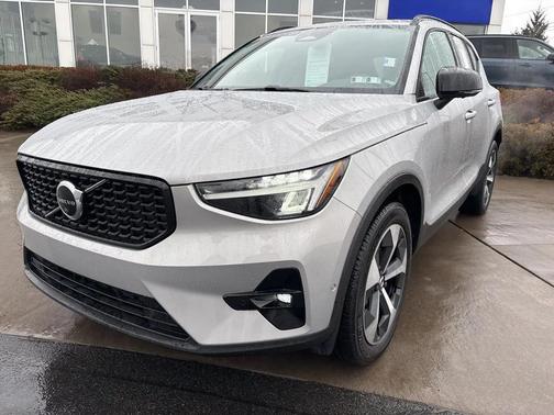 2023 Volvo XC40 B5 Plus Dark Theme