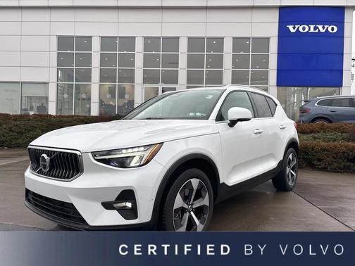 2024 Volvo XC40 B5 Plus Bright Theme