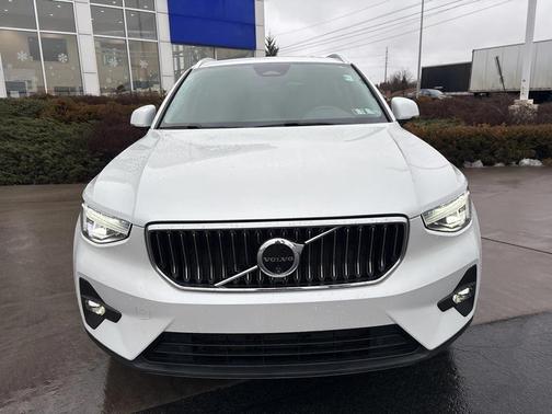 2024 Volvo XC40 B5 Plus Bright Theme
