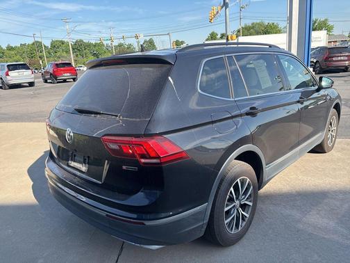Deep Black 2020 Volkswagen Tiguan 2.0T SE