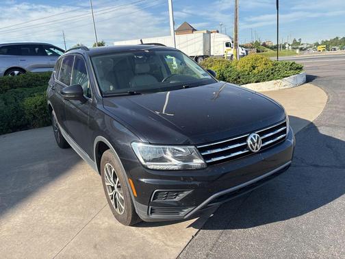 Deep Black 2020 Volkswagen Tiguan 2.0T SE