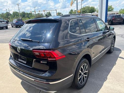 Deep Black 2020 Volkswagen Tiguan 2.0T SE