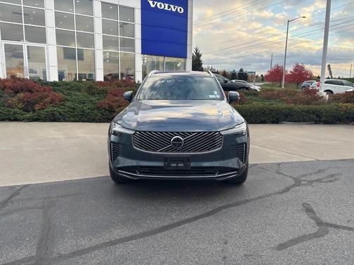 2025 Volvo XC90 B6 Plus 7-Seater