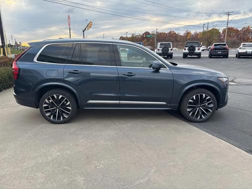 2025 Volvo XC90 B6 Plus 7-Seater