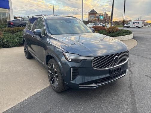 2025 Volvo XC90 B6 Plus 7-Seater