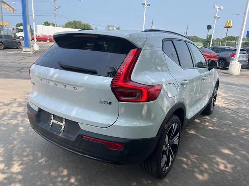 2025 Volvo XC40 B5 Plus Dark Theme