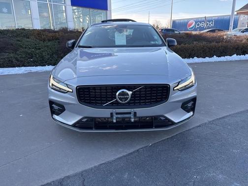 2024 Volvo S60 B5 Plus Dark Theme