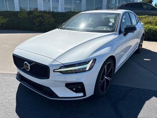 Crystal White Metallic 2024 Volvo S60 B5 Core Dark Theme