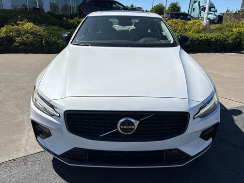Crystal White Metallic 2024 Volvo S60 B5 Core Dark Theme