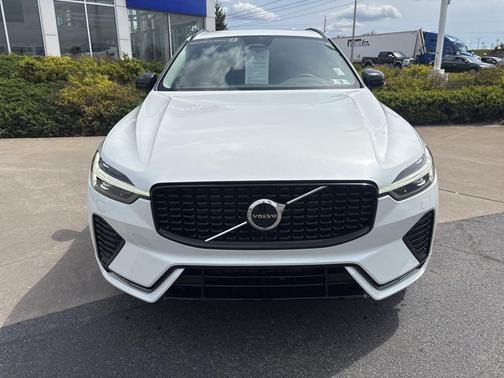 Crystal White Metallic 2024 Volvo XC60 B5 Core Dark Theme