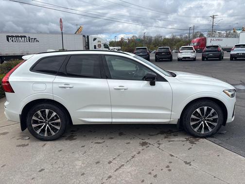Crystal White Metallic 2024 Volvo XC60 B5 Core Dark Theme