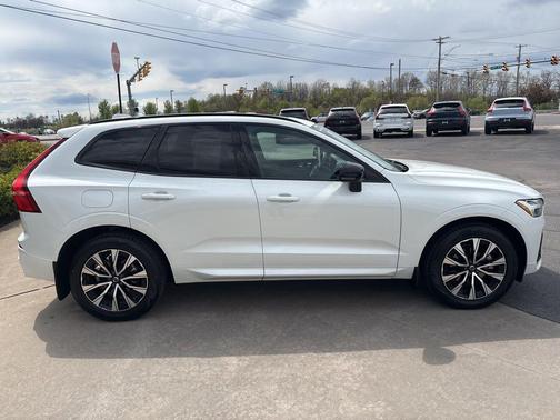 Crystal White Metallic 2024 Volvo XC60 B5 Core Dark Theme