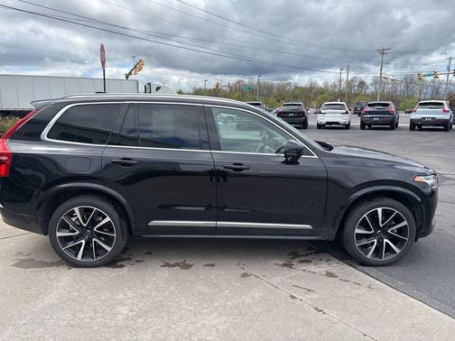 Onyx Black Metallic 2023 Volvo XC90 B6 Plus 7-Seater