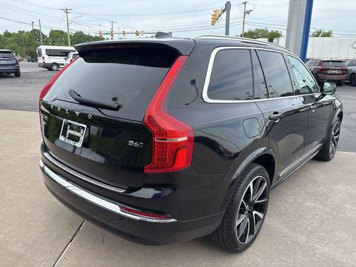 Onyx Black Metallic 2023 Volvo XC90 B6 Plus 7-Seater