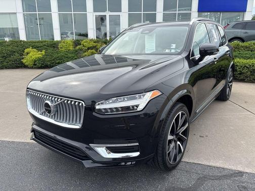 Onyx Black Metallic 2023 Volvo XC90 B6 Plus 7-Seater