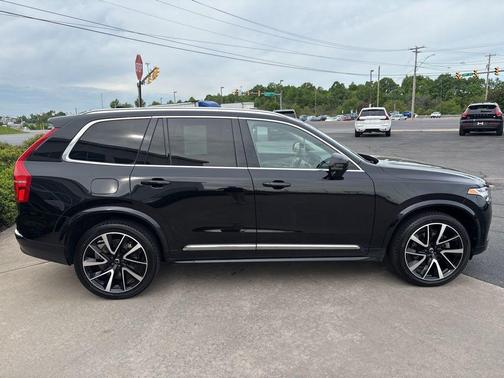 Onyx Black Metallic 2023 Volvo XC90 B6 Plus 7-Seater