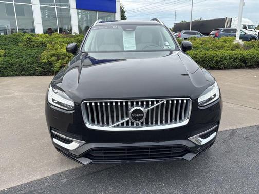 Onyx Black Metallic 2023 Volvo XC90 B6 Plus 7-Seater