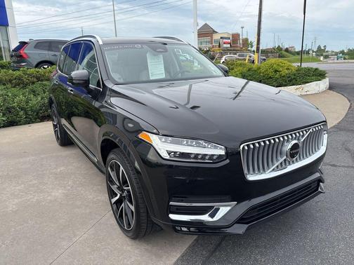 Onyx Black Metallic 2023 Volvo XC90 B6 Plus 7-Seater