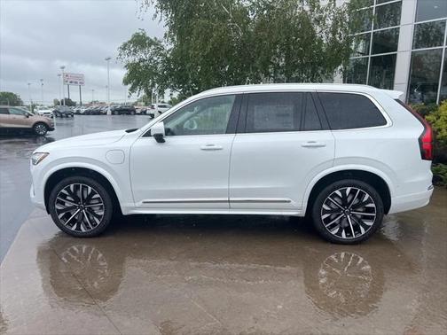 2025 Volvo XC90 Plug-In Hybrid T8 Plus 7-Seater