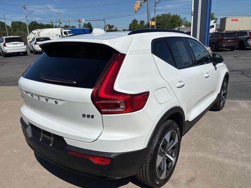Crystal White 2026 Volvo XC40 Plus, B5 AWD Gas (mild hybrid), Dark