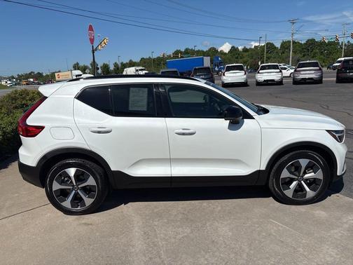 Crystal White 2026 Volvo XC40 Plus, B5 AWD Gas (mild hybrid), Dark