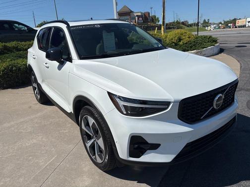 Crystal White 2026 Volvo XC40 Plus, B5 AWD Gas (mild hybrid), Dark