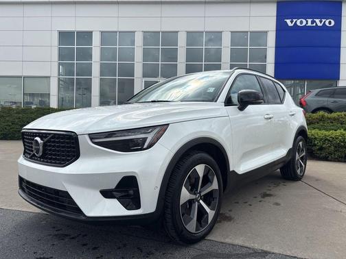 2026 Volvo XC40 Plus, B5 AWD Gas (mild hybrid), Dark