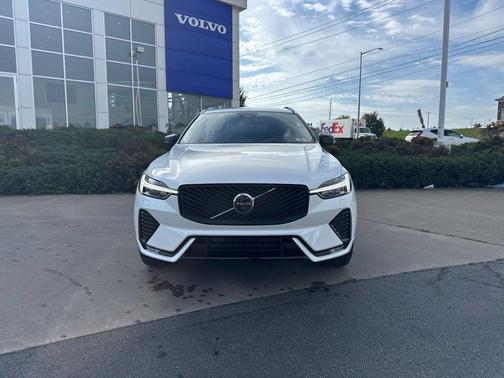 Crystal White 2027 Volvo XC60 Plus
