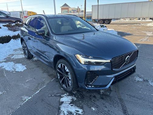 2026 Volvo XC60 B5 Plus