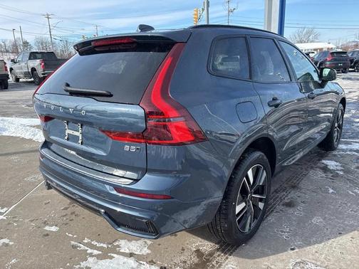 2026 Volvo XC60 B5 Plus