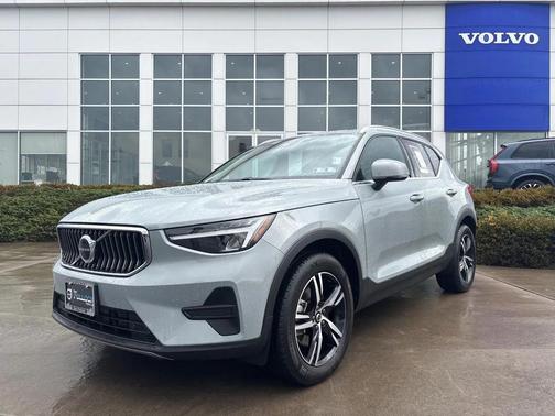2025 Volvo XC40 B5 Core Bright Theme
