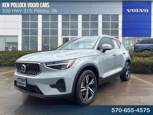 2025 Volvo XC40 B5 Core Bright Theme