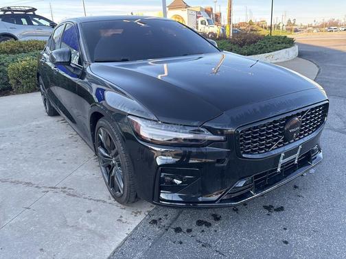2024 Volvo S60 B5 Plus Black Edition