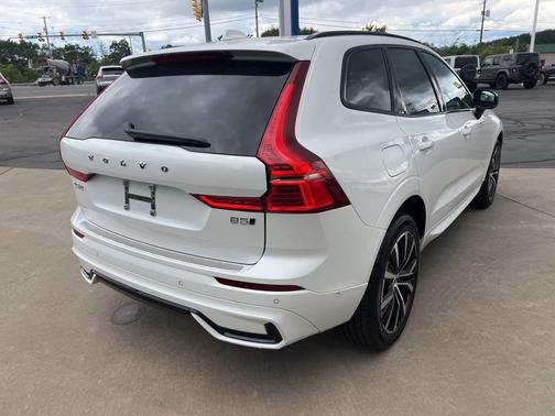 2025 Volvo XC60 Plus