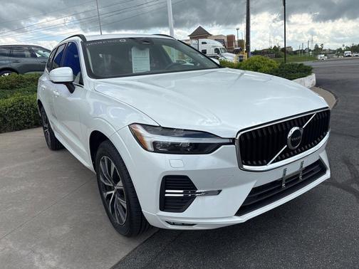 Crystal White Metallic 2023 Volvo XC60 B5 Core