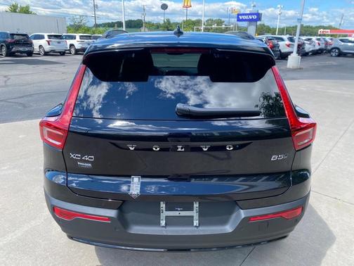2025 Volvo XC40 Ultra Dark Theme