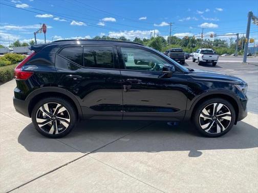 2025 Volvo XC40 Ultra Dark Theme