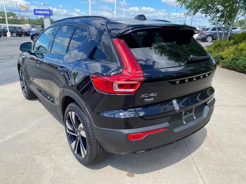 2025 Volvo XC40 Ultra Dark Theme