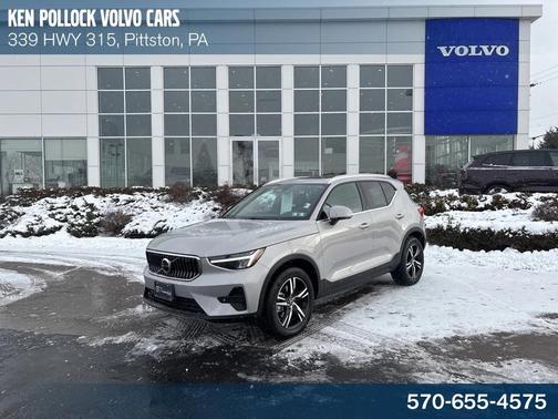 2025 Volvo XC40 B5 Core Bright Theme