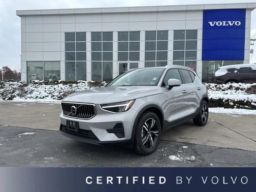 2025 Volvo XC40 B5 Core Bright Theme