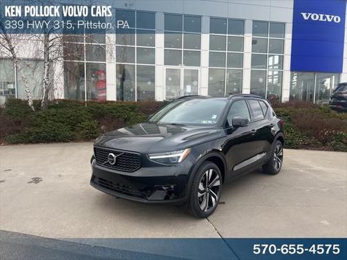 2025 Volvo XC40 B5 Ultra Dark Theme