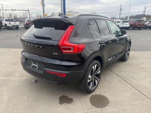 2025 Volvo XC40 B5 Ultra Dark Theme