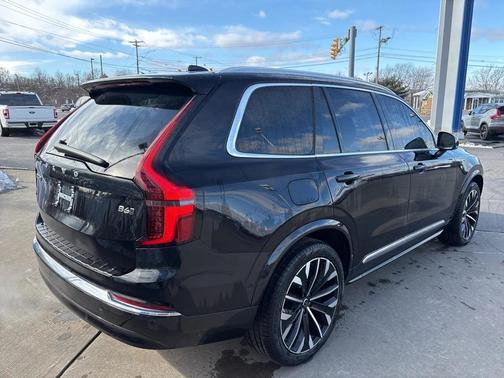 2025 Volvo XC90 B6 Plus 7-Seater