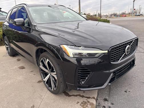 2024 Volvo XC60 Recharge Plug-In Hybrid T8 Ultimate Dark Theme
