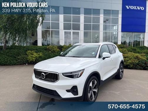 2025 Volvo XC40 B5 Plus Bright Theme