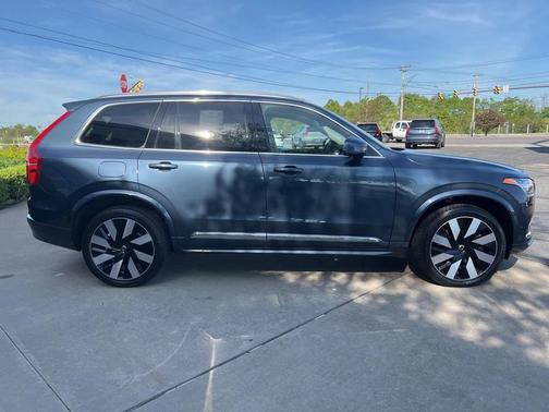 2023 Volvo XC90 Recharge Plug-In Hybrid T8 Ultimate Bright Theme 7-Seater