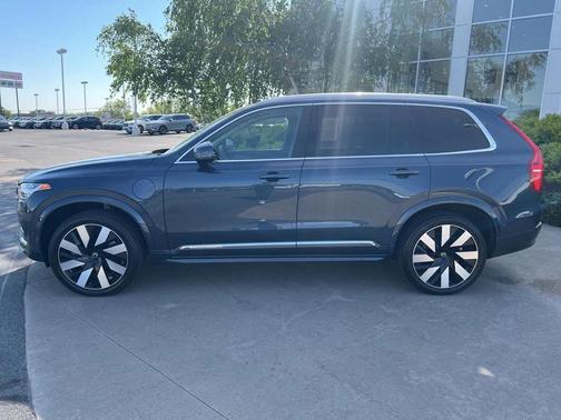 2023 Volvo XC90 Recharge Plug-In Hybrid T8 Ultimate Bright Theme 7-Seater